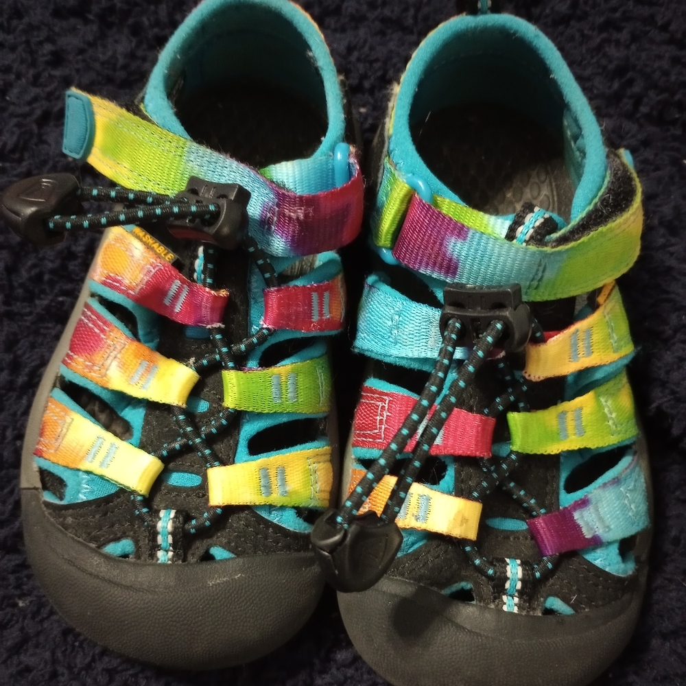 Girls keen. Sandals. Size 9